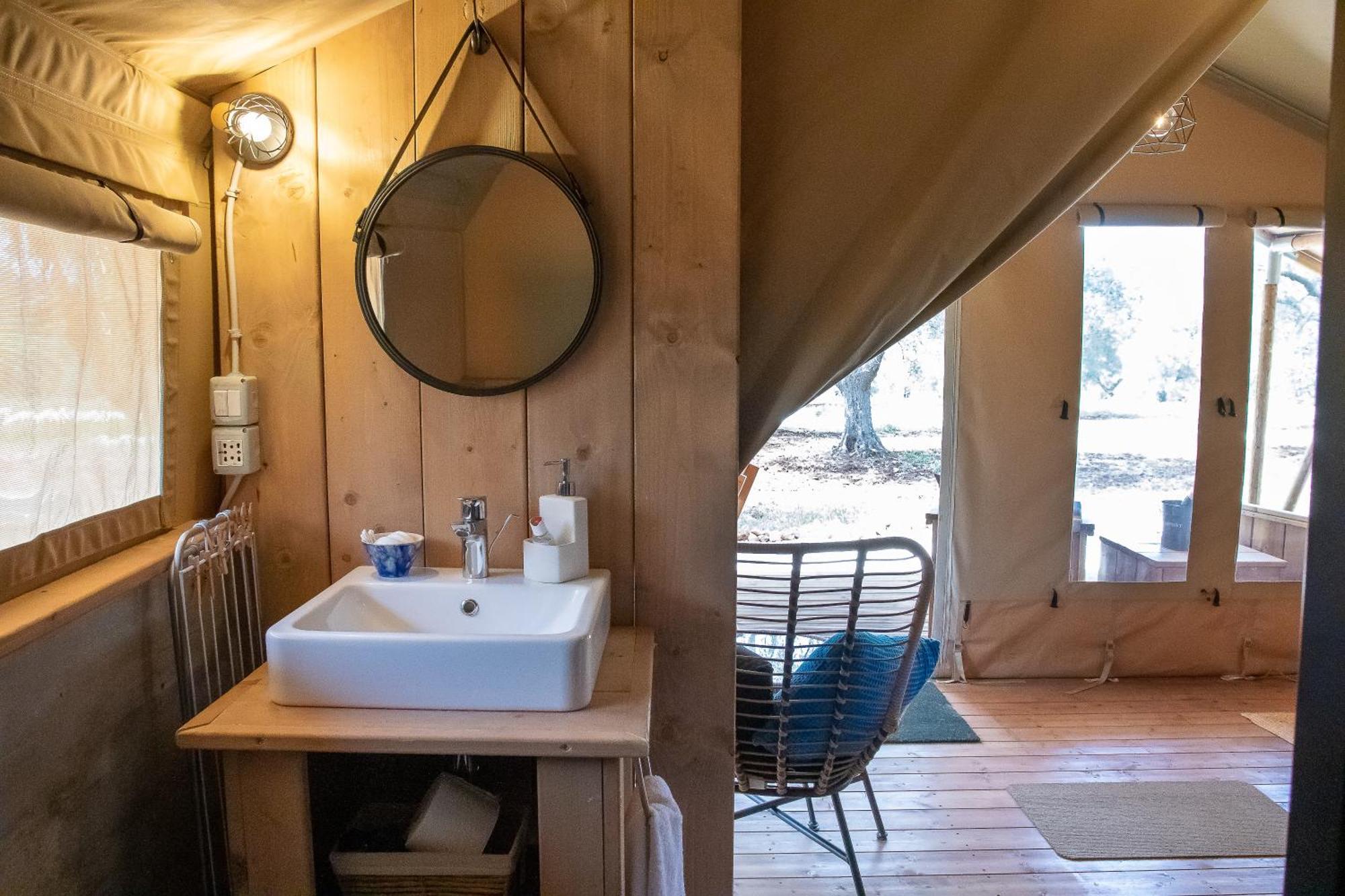 Hotel Domus Olea Glamping à Ceglie Messapica Extérieur photo