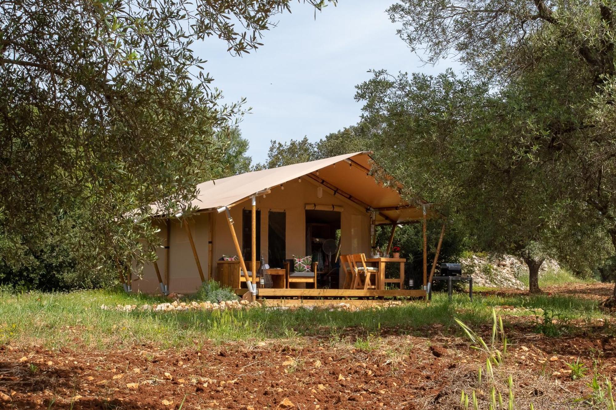 Hotel Domus Olea Glamping à Ceglie Messapica Extérieur photo