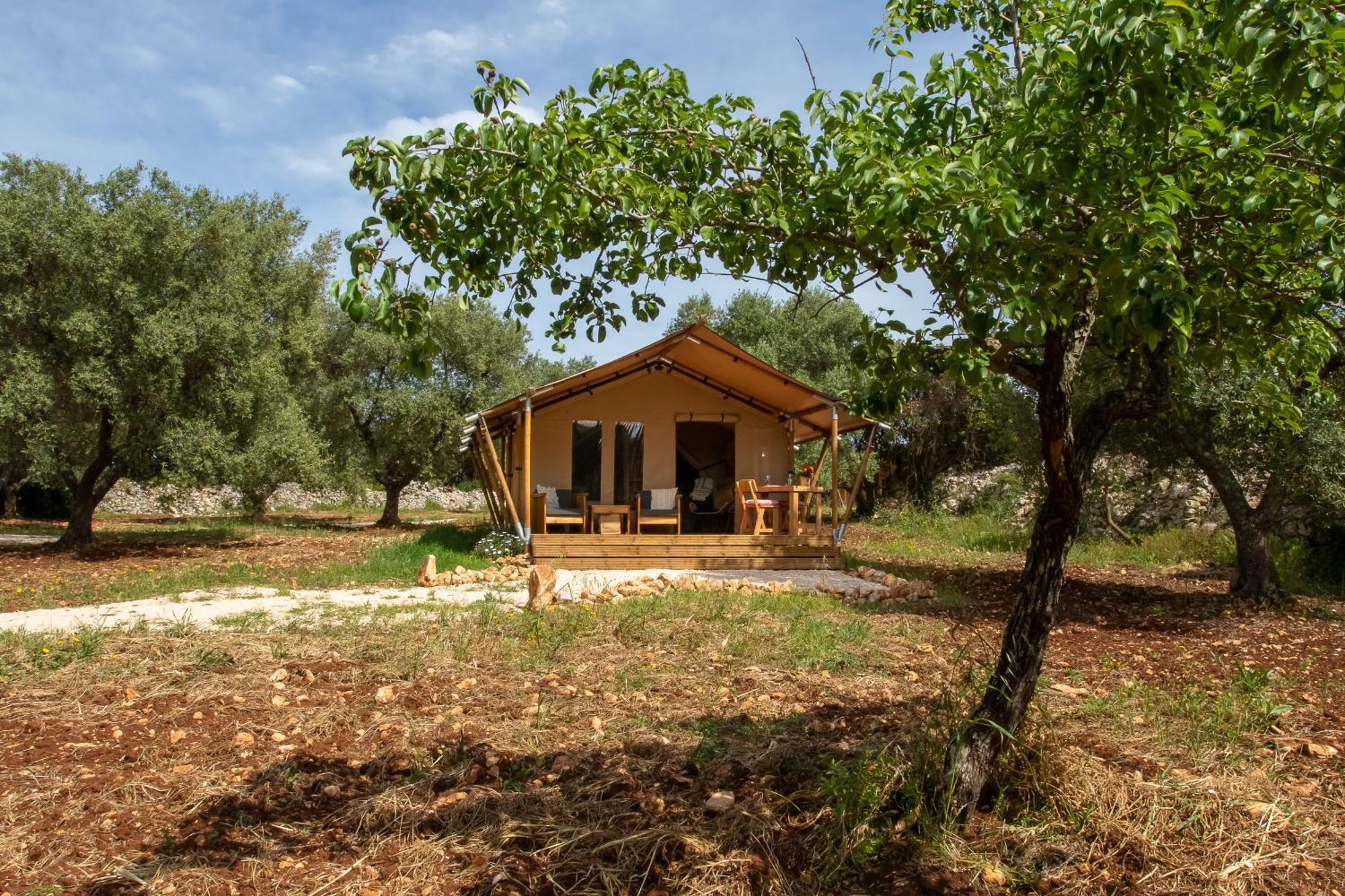 Hotel Domus Olea Glamping à Ceglie Messapica Extérieur photo
