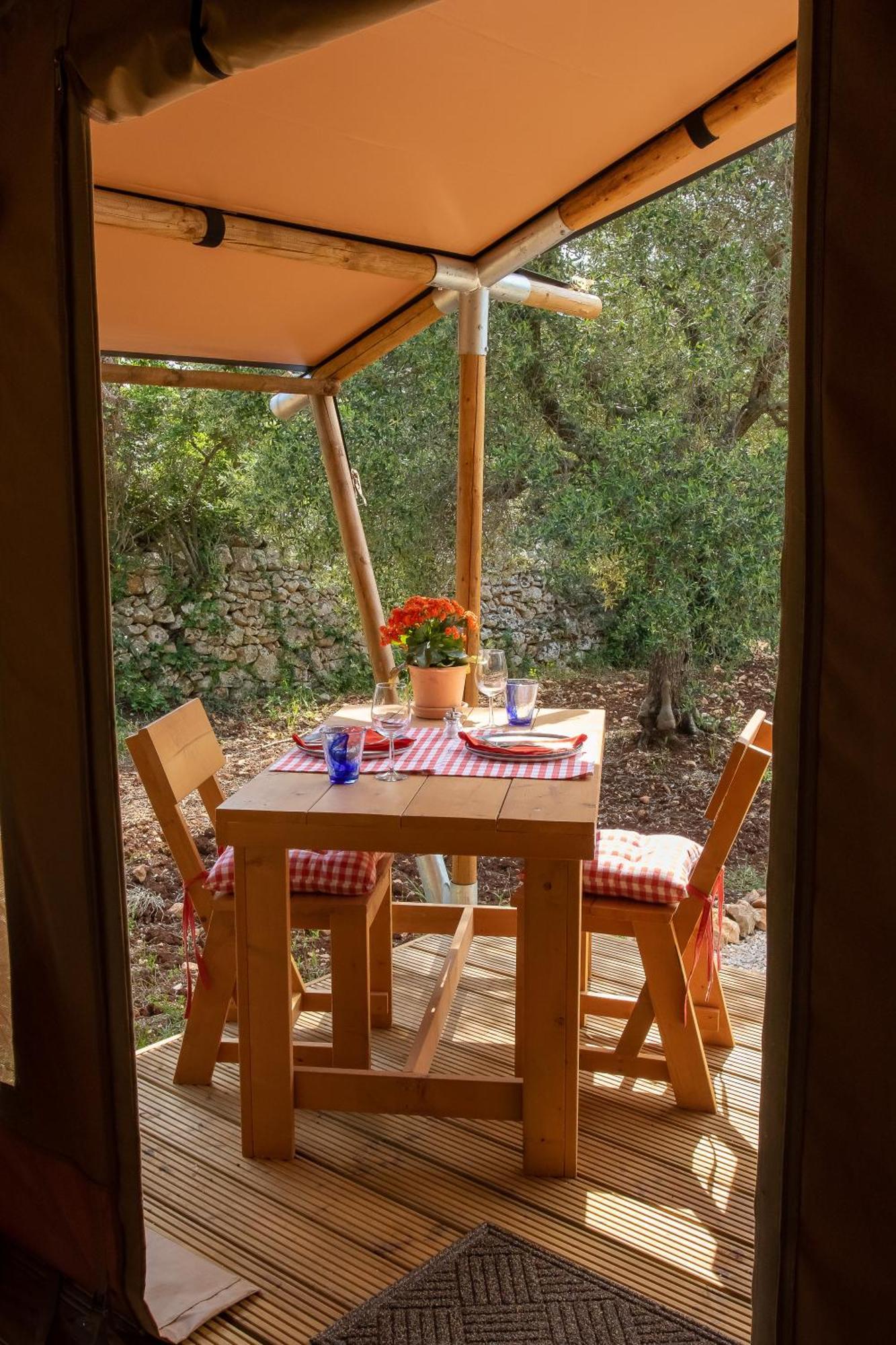 Hotel Domus Olea Glamping à Ceglie Messapica Extérieur photo